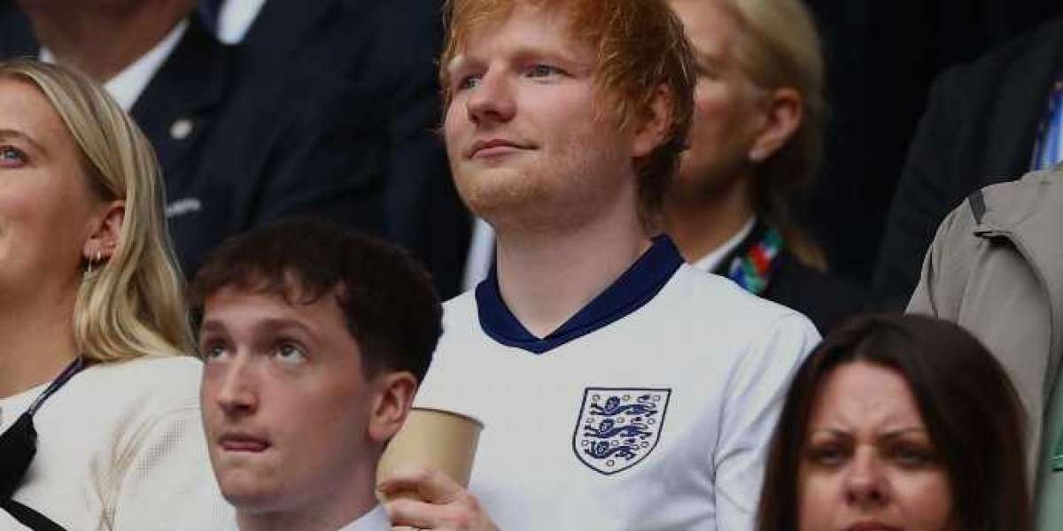 "Euro 2024": Edas Sheeranas surengė privatų koncertą Anglijos rinktinei
